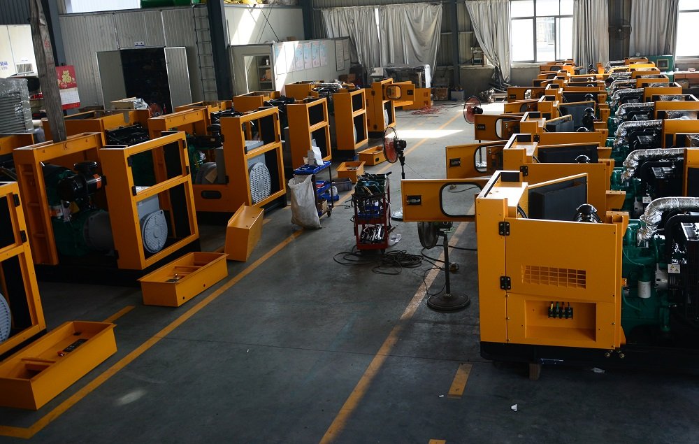 Montaż generatora diesla w fabryce